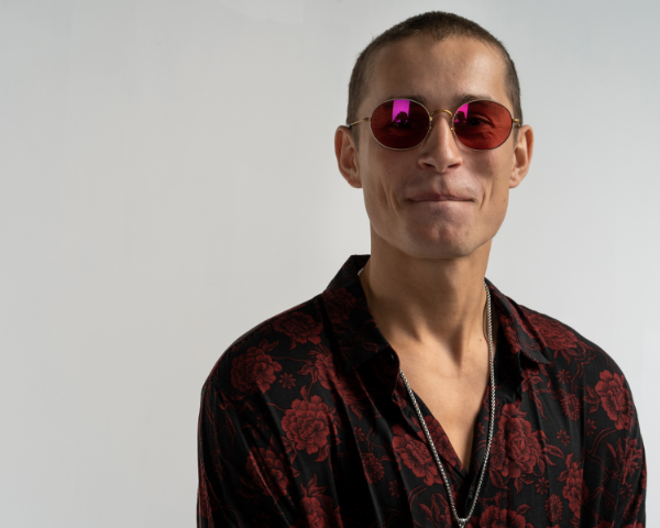 Finest Glasses for an Oval Face Form