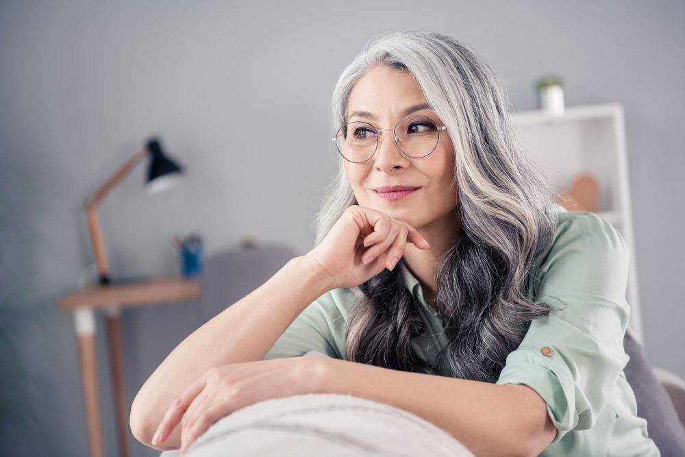 8 Greatest Glasses For Gray Hair, Select Types And Colours To Look Youthful