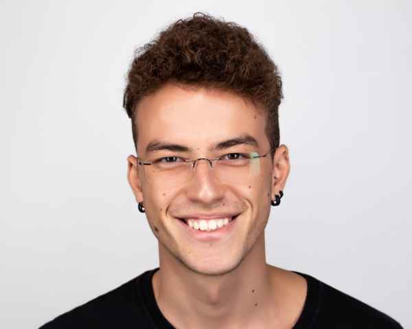 Lean into Minimalism: The Finest Rimless Glasses Frames for All